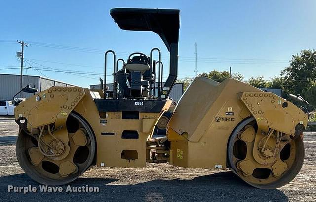 Image of Caterpillar CB64 equipment image 3