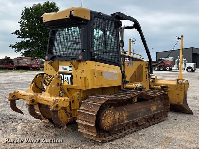Image of Caterpillar D5K equipment image 4
