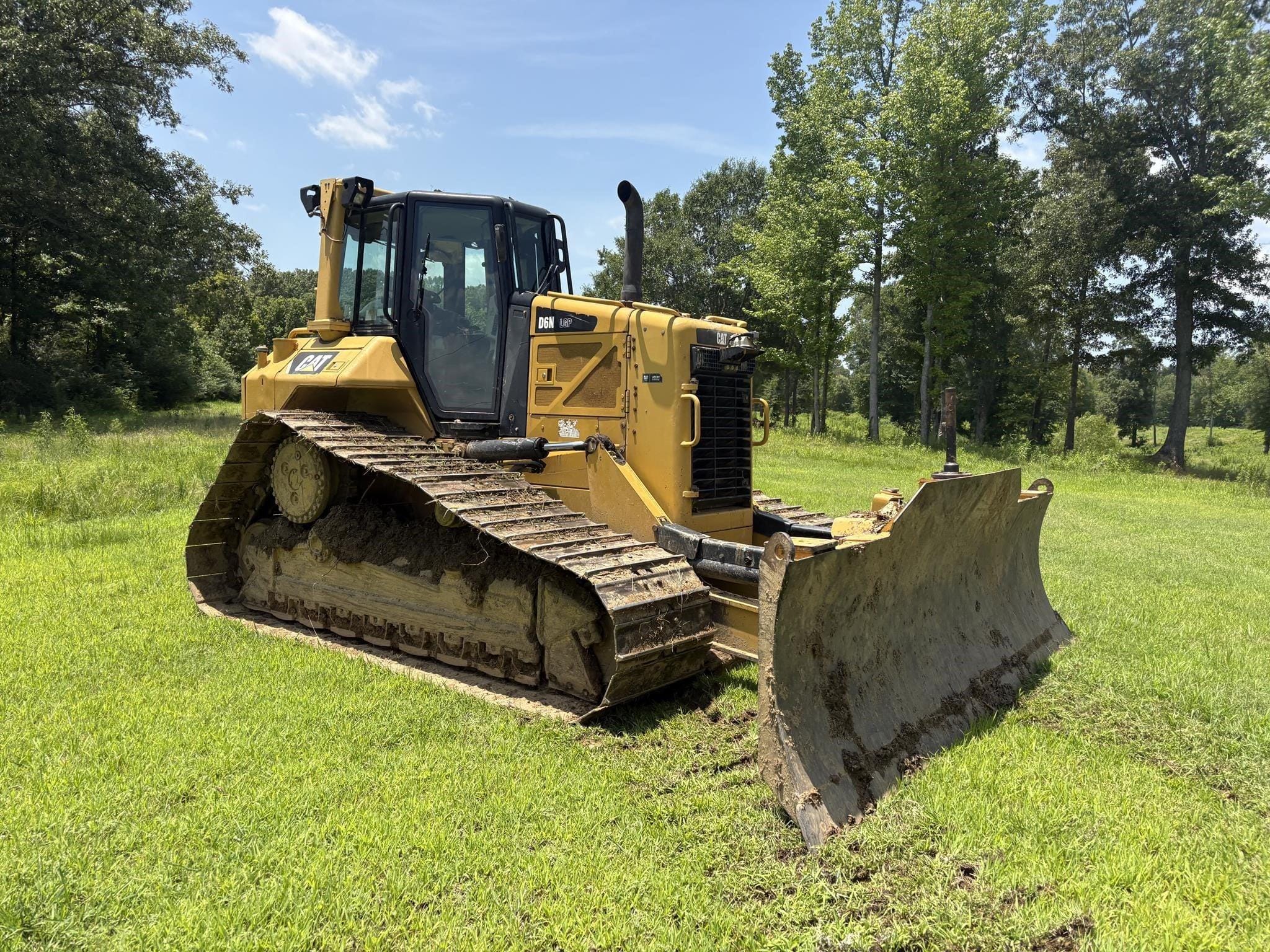 2013 Caterpillar D6N LGP Equipment Image0