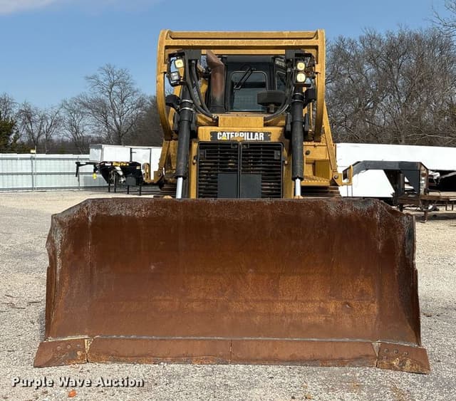 Image of Caterpillar D6T equipment image 1