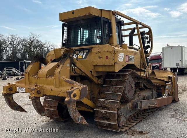Image of Caterpillar D6T equipment image 4