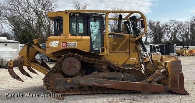 Image of Caterpillar D6T equipment image 3