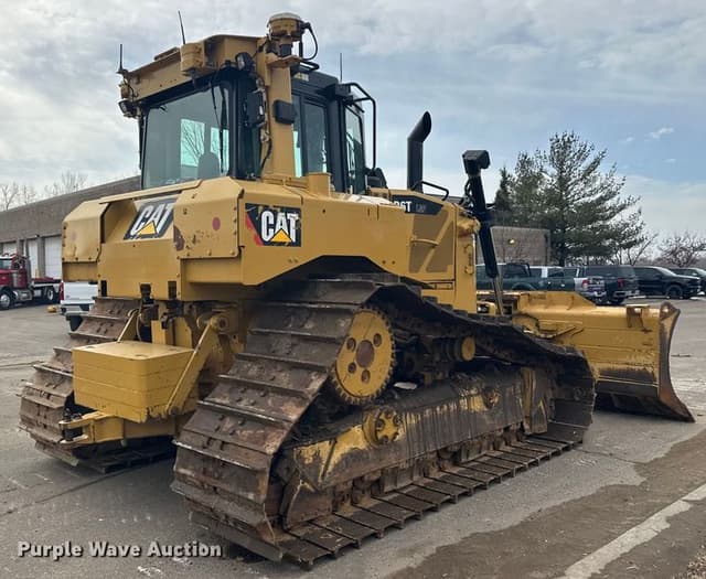 Image of Caterpillar D6T equipment image 4