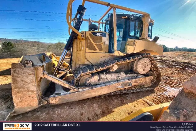 Image of Caterpillar D6T XL equipment image 2