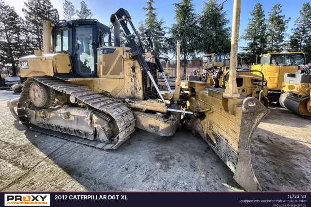 Image of Caterpillar D6T XL equipment image 2