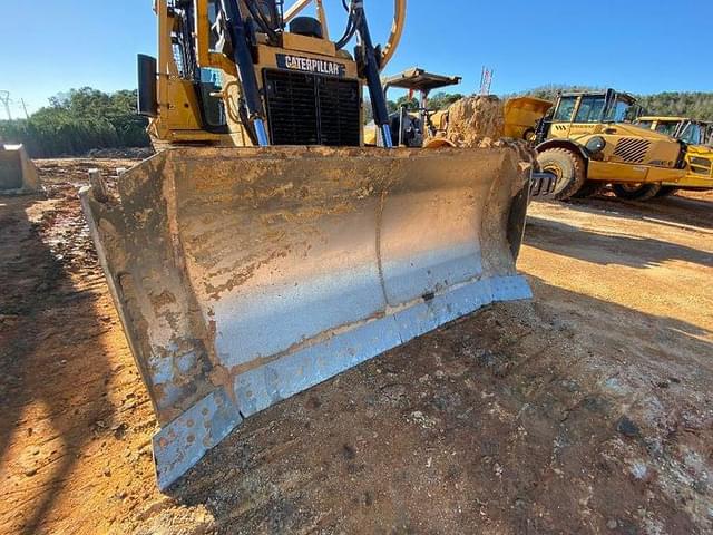 Image of Caterpillar D6T XL equipment image 4