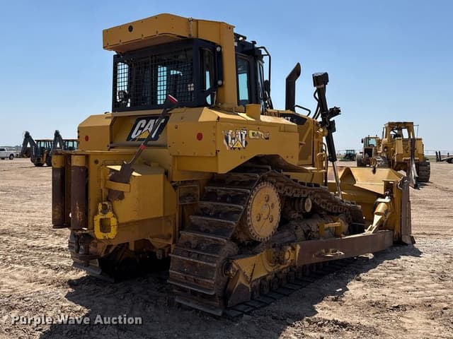 Image of Caterpillar D6T XL equipment image 4