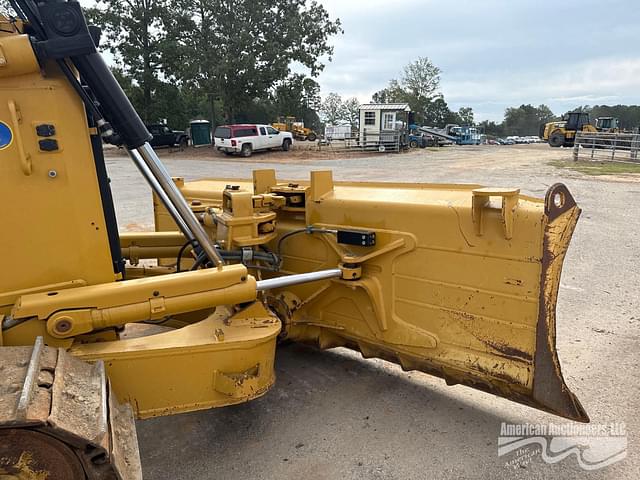 Image of Caterpillar D6T XL equipment image 3