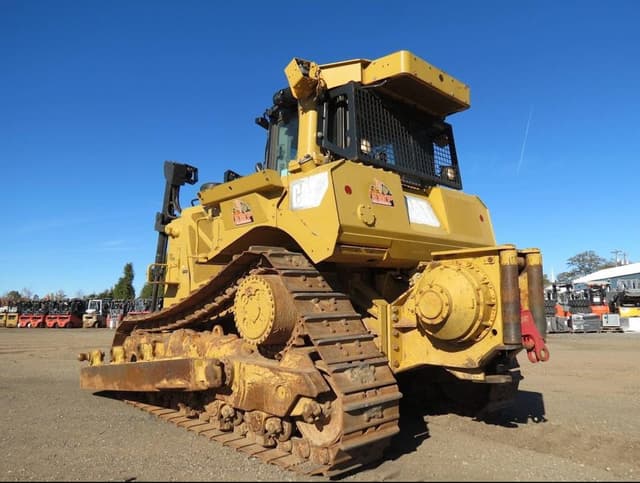 Image of Caterpillar D8T equipment image 4