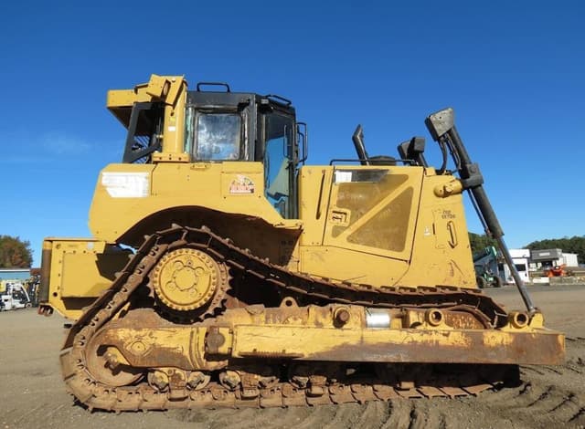 Image of Caterpillar D8T equipment image 3