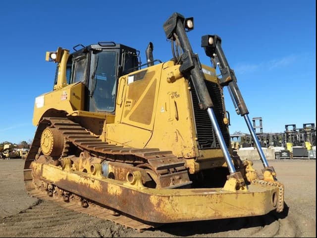 Image of Caterpillar D8T equipment image 1