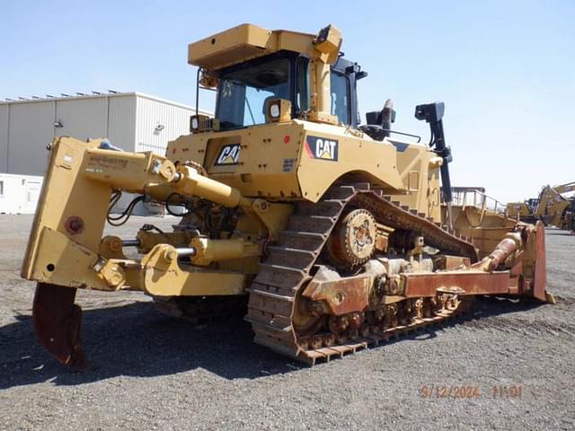 Image of Caterpillar D8T equipment image 2