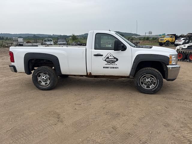 Image of Chevrolet 2500 equipment image 3