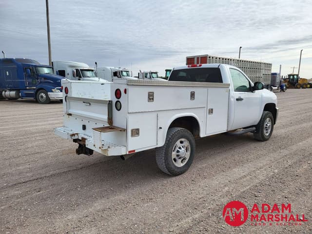 Image of Chevrolet 2500 equipment image 3