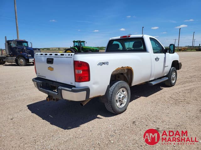 Image of Chevrolet 2500HD equipment image 3