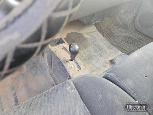Image of Chevrolet 2500 equipment image 4