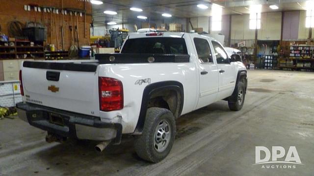 Image of Chevrolet 2500HD equipment image 2