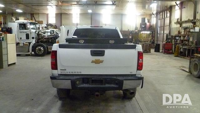 Image of Chevrolet 2500HD equipment image 3