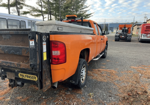 Image of Chevrolet 2500HD equipment image 3