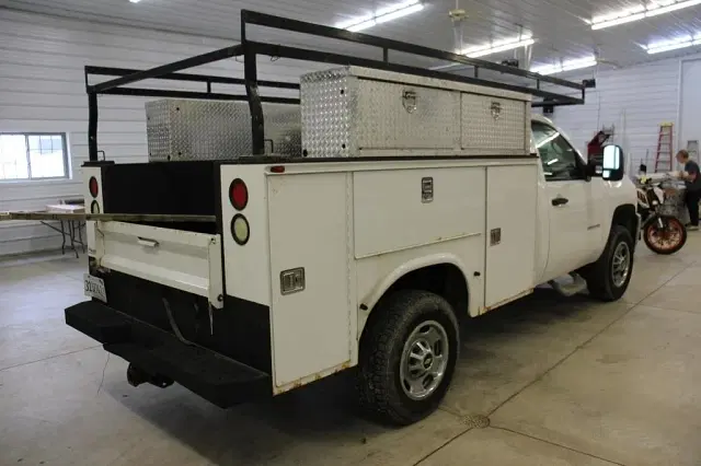 Image of Chevrolet 2500HD equipment image 2
