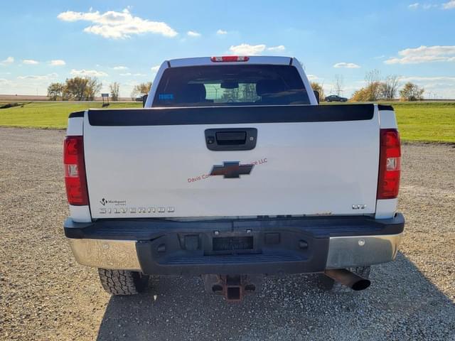 Image of Chevrolet 2500HD equipment image 3