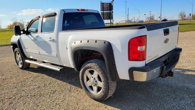 Image of Chevrolet 2500HD equipment image 2