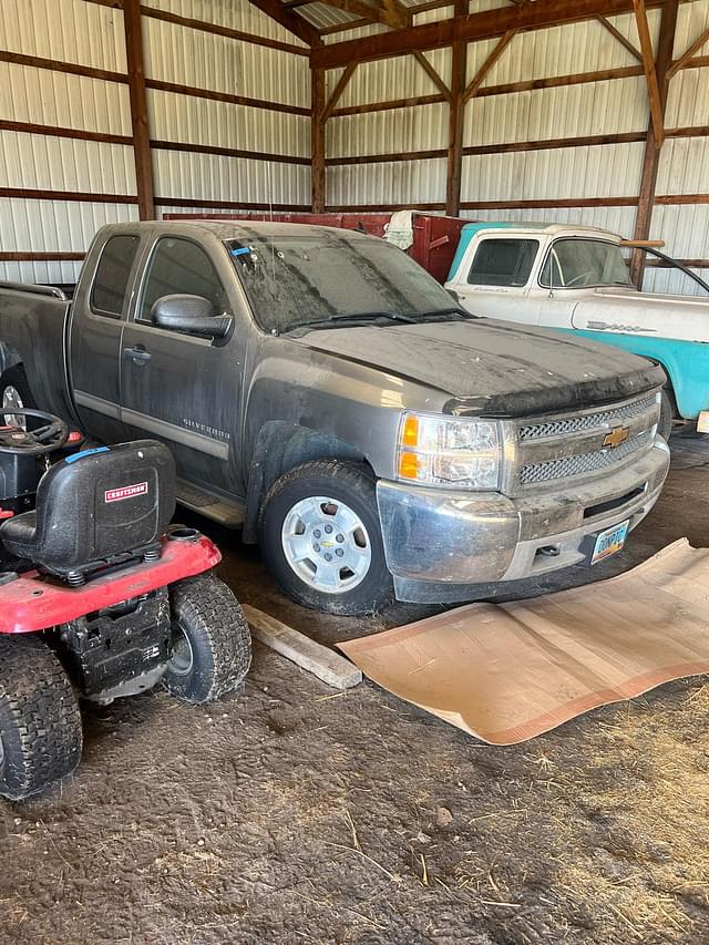 Image of Chevrolet Silverado equipment image 1