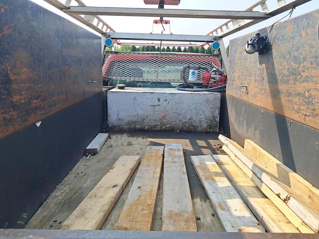 Image of Chevrolet 3500 equipment image 4