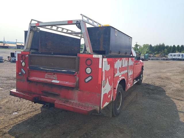 Image of Chevrolet 3500 equipment image 2