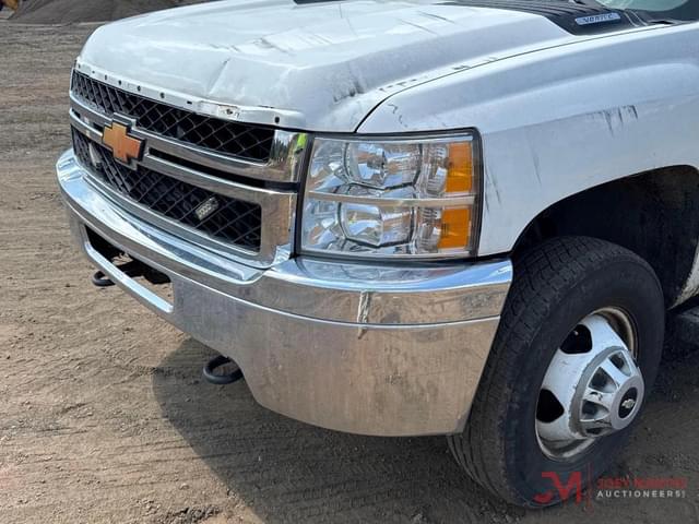 Image of Chevrolet 3500 equipment image 4