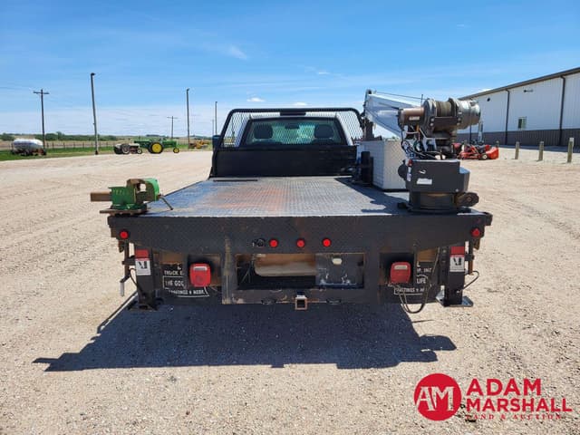 Image of Chevrolet 3500HD equipment image 4