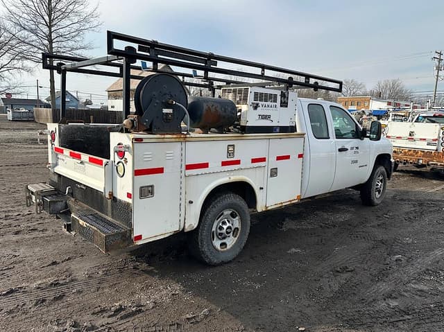 Image of Chevrolet 3500HD equipment image 4