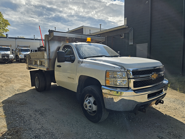 Image of Chevrolet 3500HD equipment image 2