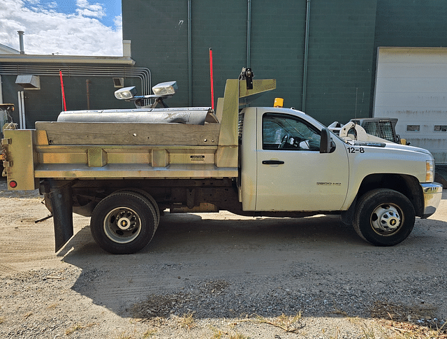 Image of Chevrolet 3500HD equipment image 3