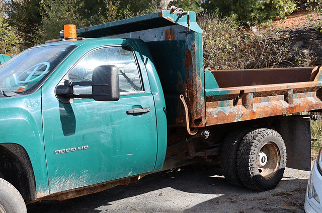 Image of Chevrolet 3500HD equipment image 2