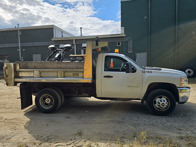 Image of Chevrolet 3500HD equipment image 3