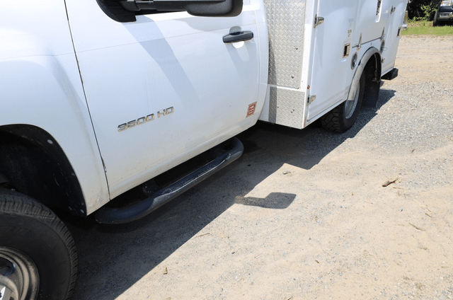 Image of Chevrolet 3500HD equipment image 3