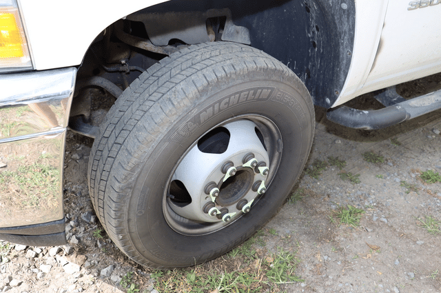 Image of Chevrolet 3500HD equipment image 4