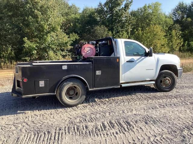 Image of Chevrolet 3500HD equipment image 3
