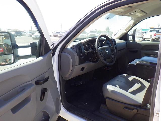 Image of Chevrolet 3500HD equipment image 4