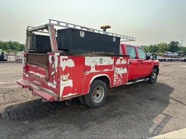 Image of Chevrolet Silverado equipment image 2