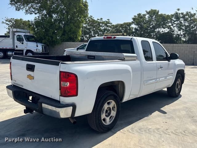 Image of Chevrolet Silverado equipment image 4
