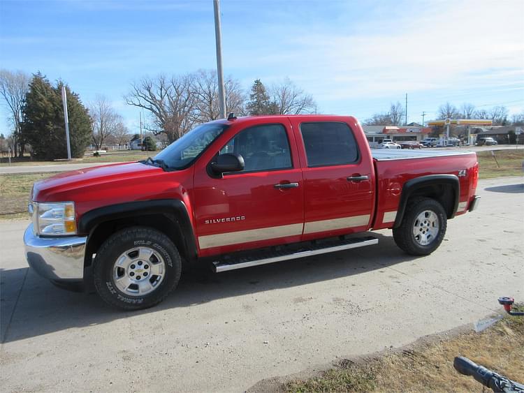2012 Chevrolet 1500 Equipment Image0