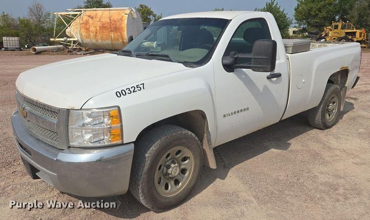 2012 Chevrolet 1500 Equipment Image0