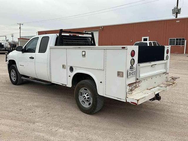 Image of Chevrolet 2500 equipment image 3