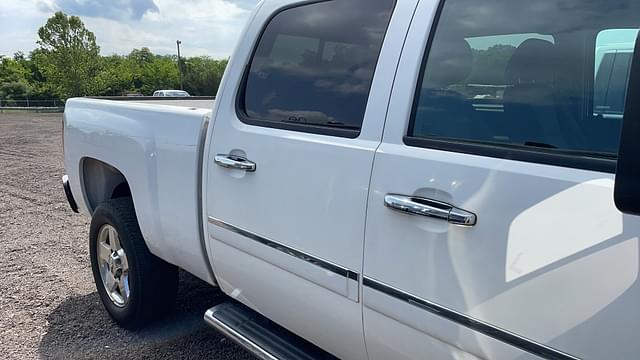 Image of Chevrolet 2500HD equipment image 4
