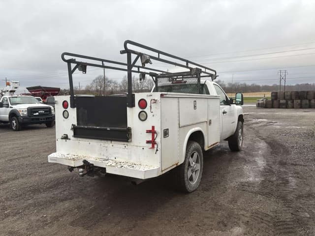 Image of Chevrolet 2500 equipment image 3