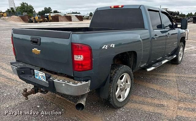Image of Chevrolet 2500HD equipment image 4
