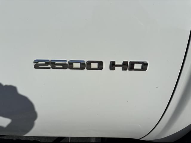 Image of Chevrolet 2500 equipment image 2
