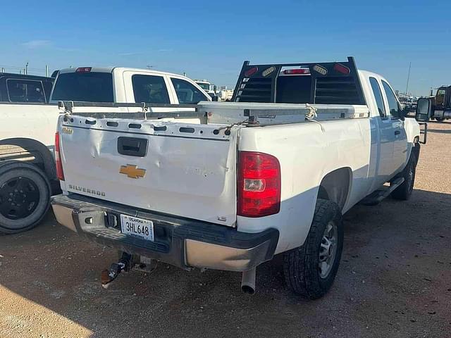 Image of Chevrolet 2500HD equipment image 2